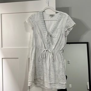 super cute white boutique mini dress size large, fits like a medium